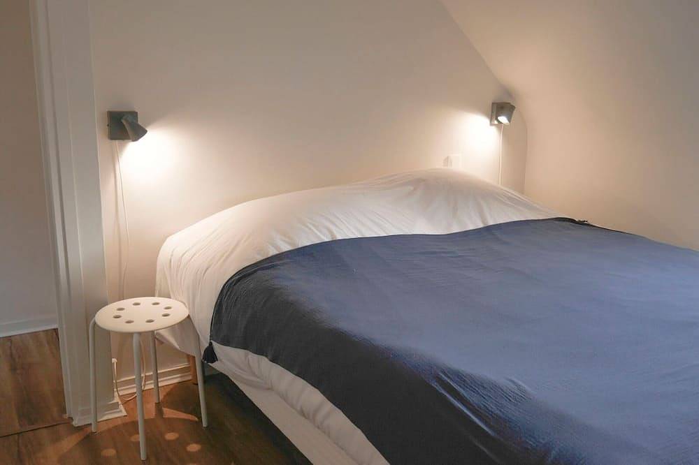 Appartement entier, Appartement rénové face à la plage avec vue mer et Wifi in Le Palais, Côte des Mégalithes
