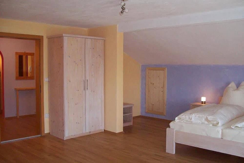 Ganze Wohnung, Nach Süden ausgerichtete, geräumige Ferienwohnung (110 m2) mit gemütlicher Wohnküche in Zwiesel, Ostbayern
