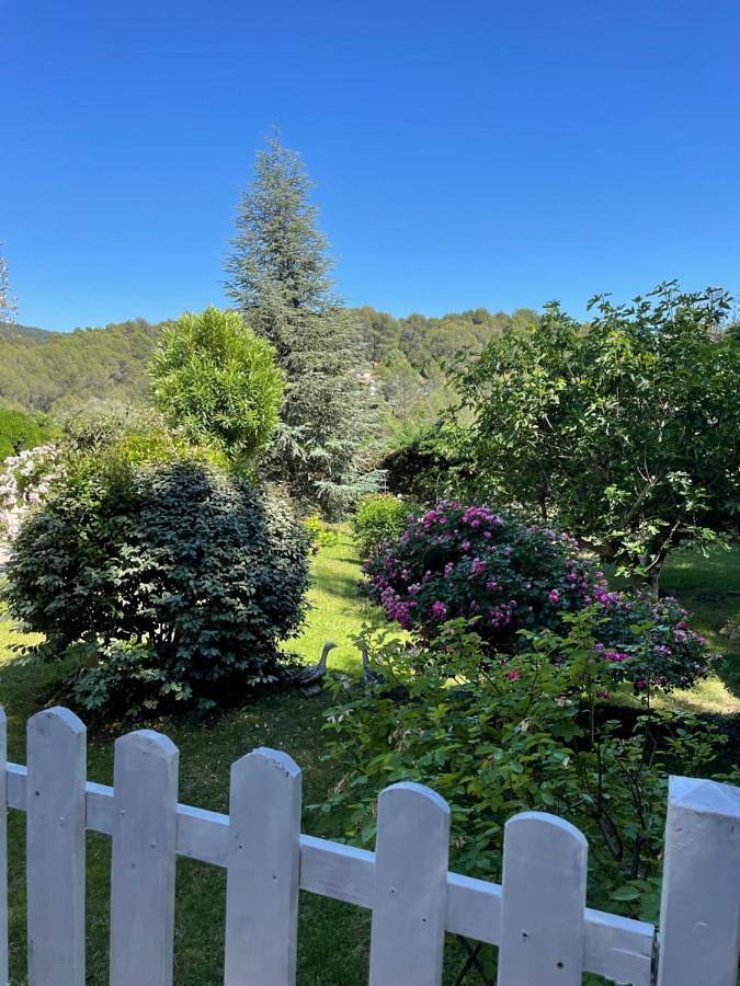 Queen Room with Garden View in Le Beausset, Côte méditerranéenne (France)