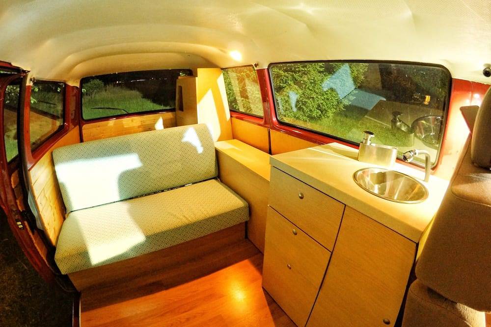 Redzo, ein Vw-Wohnmobil aus dem Jahr 1981 in Podgorica, Opština Podgorica