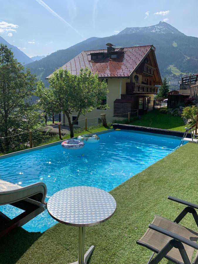 Apartamento de vacaciones para 4 personas, con jardín además de piscina y vistas - 1