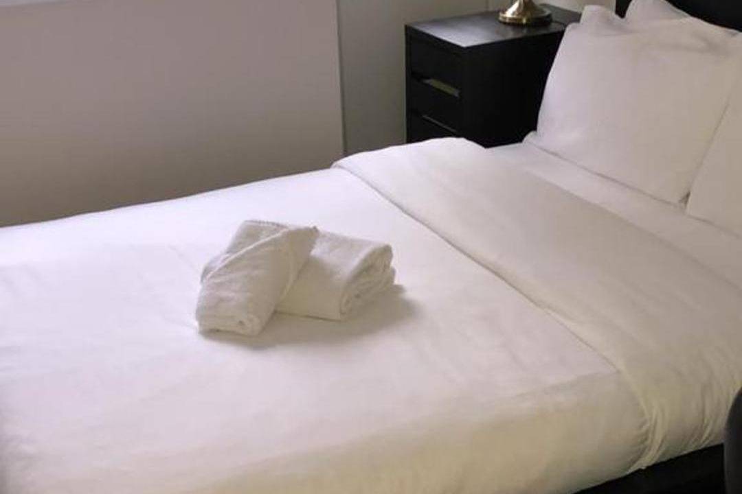 4 Bedroom-Southampton-Sleeps 6- Garden in Southampton, South East England