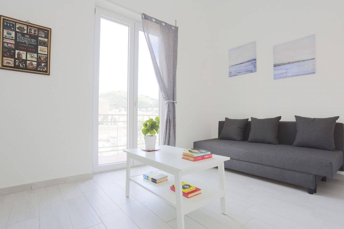 Entire apartment, Bright & Central Apartment a 5 min dalla stazione in Salerno, Tyrrhenian Coast Campania