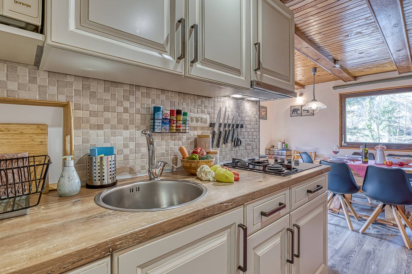 Rozi's Riverside Cottage in Osilnica, Chorwacja