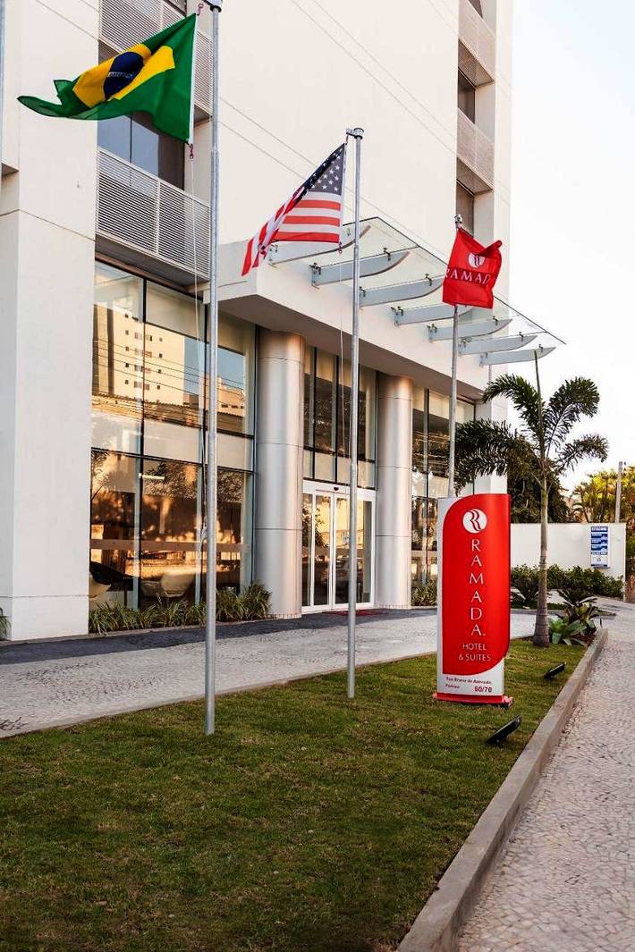 Pousadas para 3 pessoas, com vista e terraço e ainda sauna and piscina em Campos dos Goytacazes