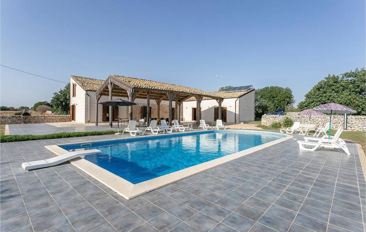 Retraite au bord de la piscine avec climatisation et Internet in Ragusa, Province de Ragusa