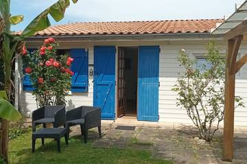 Location de vacances pour 2 personnes, avec jardin à Saint-Vivien-de-Médoc