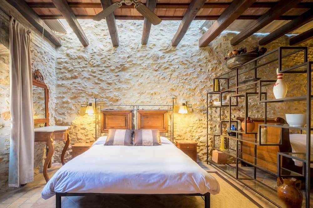 Entire apartment, Can Felip Apartment with Fantastic Views in Palafrugell, Costa Brava