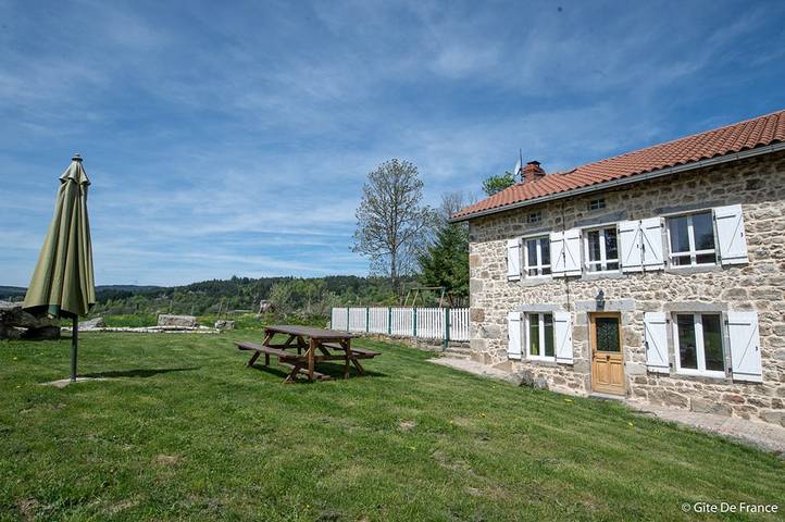 Gîte pour 7 personnes, avec Terrasse ainsi que Jardin et Vue