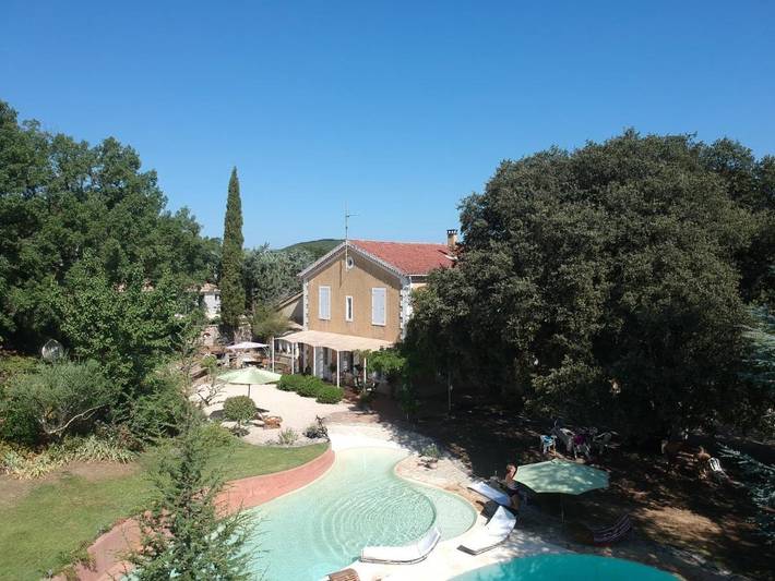 Chambre d’hôte pour 2 personnes, avec Terrasse et Jardin ainsi que Piscine et Vue