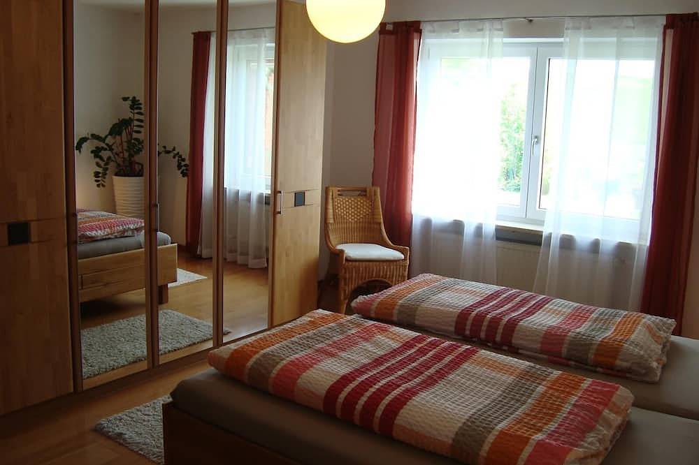 Ganze Wohnung, Fewo mit Terrasse | Stilvoll eingerichtete, 90qm große Nichtraucher-Fewo im Eg in Tittling, Ostbayern