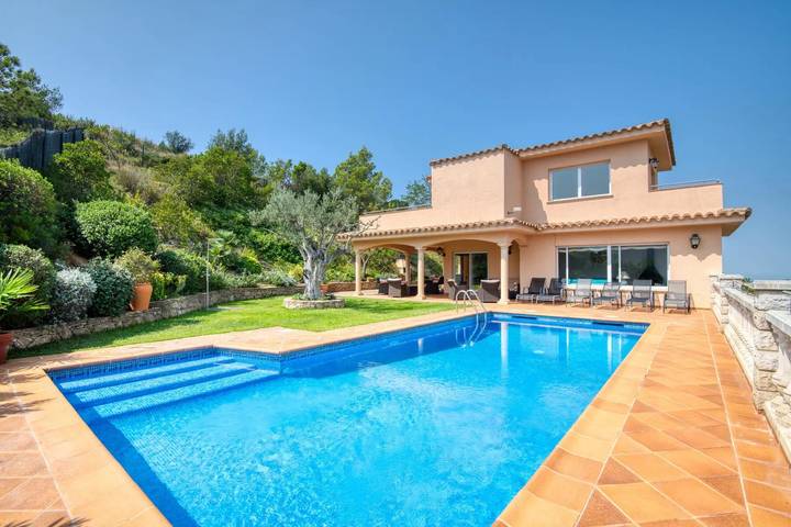 Chalet para 10 personas, con Vistas al mar y Balcón además de Terraza y Jardín en Provincia de Gerona - 2