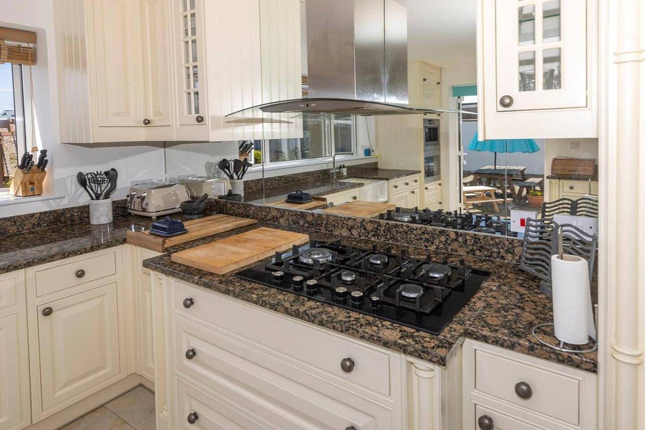 Four-Bedroom House in Burton Bradstock, Dorset
