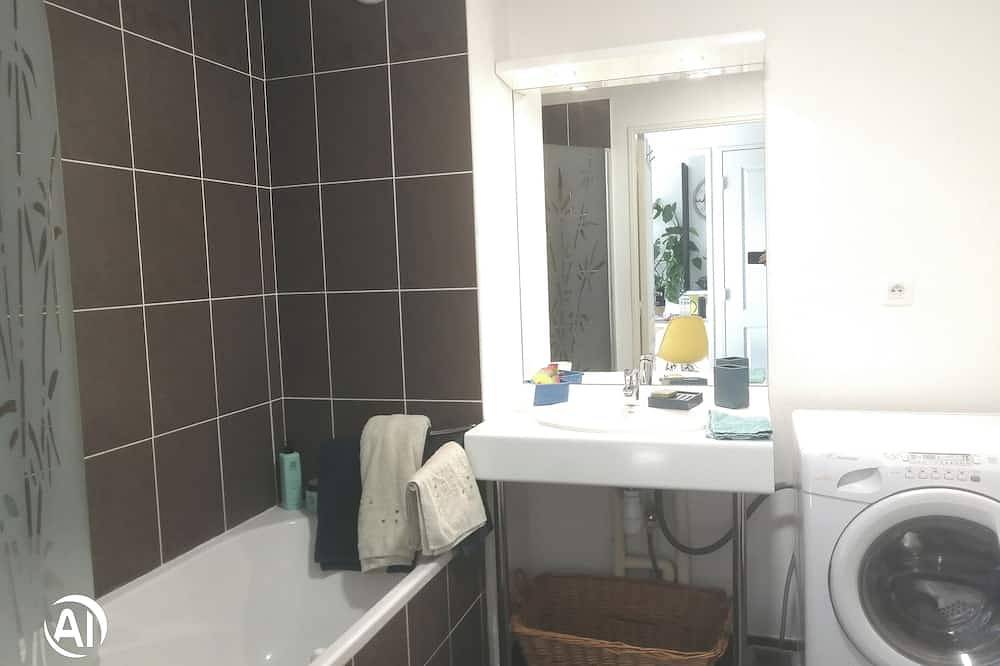 Entire apartment, Short-term rental. Two-room apartment in Les Milles, Aix-en-Provence