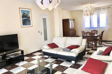 Location de vacances pour 12 personnes, avec jardin à Ay (Marne)