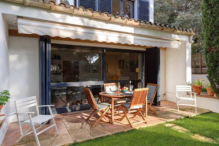 Casa rural para 8 personas, con Terraza además de Jardín y Vistas en Baix Empordà - 2
