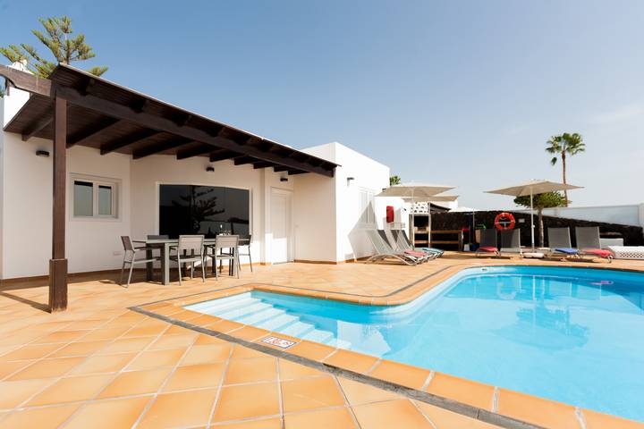 Villa with pool for 8 people, with terrace and garden in Puerto del Carmen