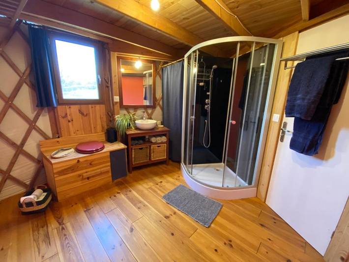 Tente pour 8 personnes, avec vue dans la Loire - 3