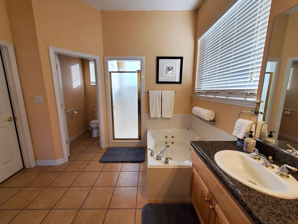 Gorgeous private suite in ranch home with full kitchen/laundry and Jacuzzi tub! in Hurricane, Zion Nationalpark