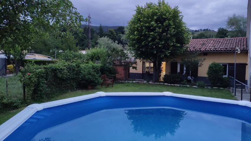 Location de vacances pour 6 personnes, avec vue ainsi que jardin et piscine à Ripoll - 2