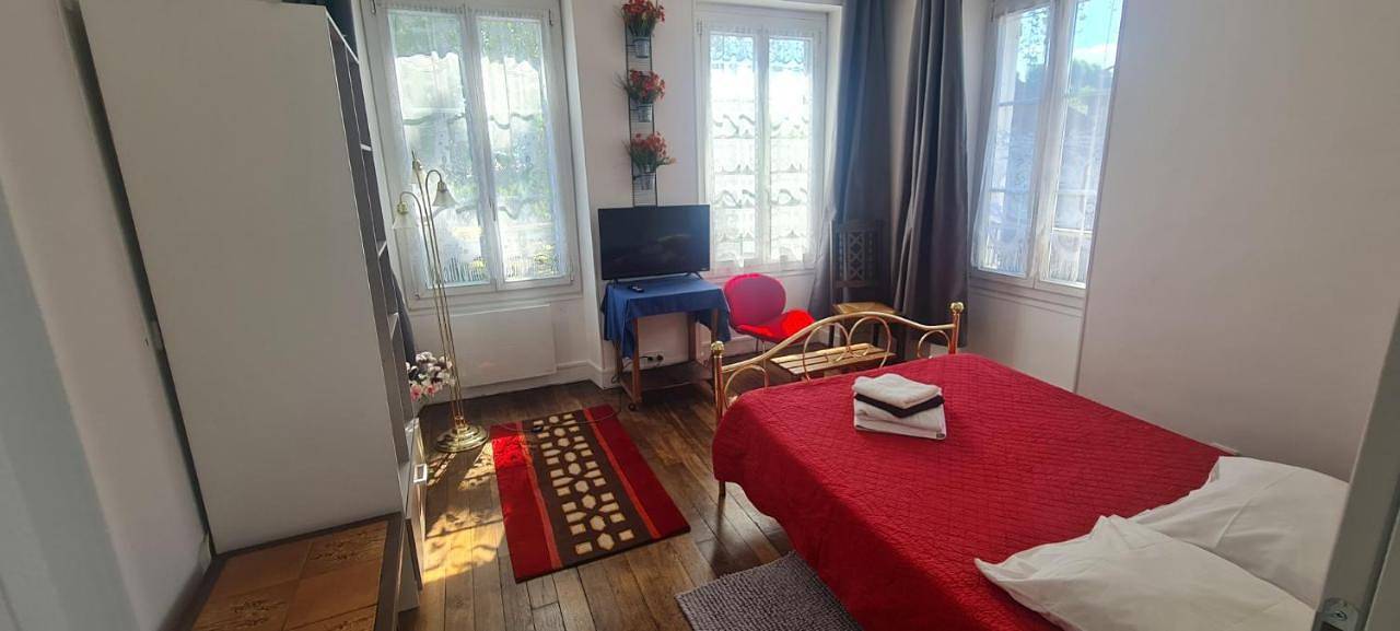 Appartement entier, À la piscine du moulin du dehors in Saint-Florentin, Région d'Auxerre
