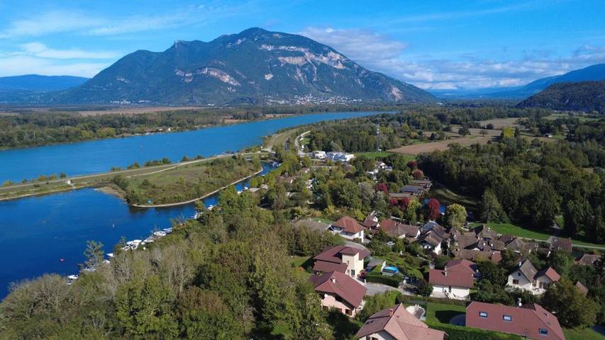 Location de vacances pour 4 personnes, avec vue ainsi que jardin et balcon à Chanaz - 3