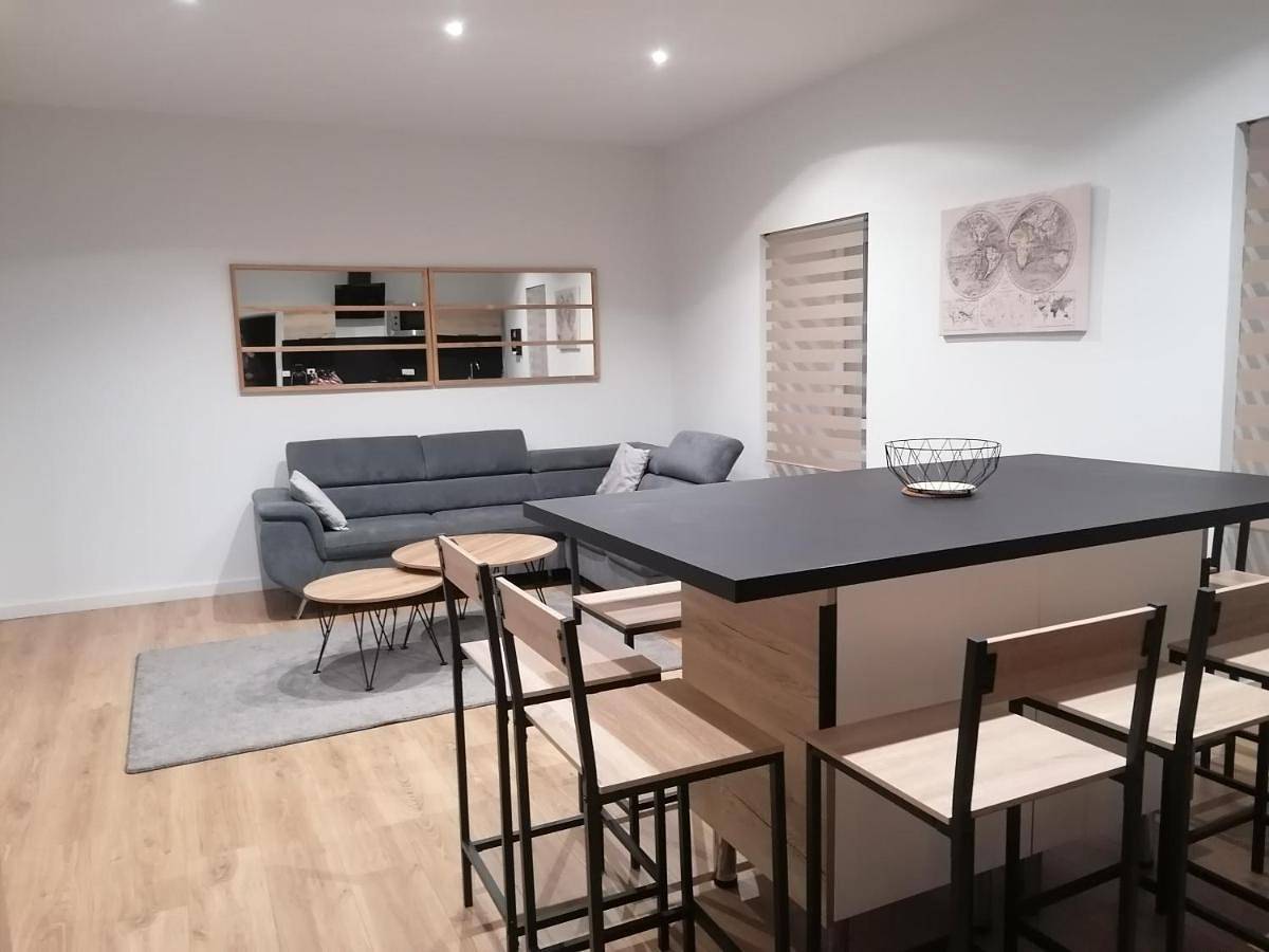 Appartement entier, Apartment in Doué-la-Fontaine, Vallée de la Loire