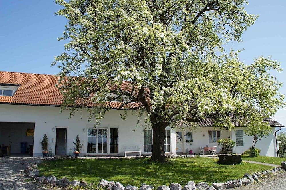 Ganze Wohnung, Ferienwohnung 1 mit ca. 50qm,  1 Schlafzimmer, für maximal 4 Personen in Bodolz, Bayerisch Schwaben