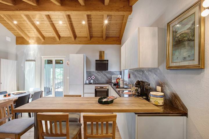 Hel lejlighed, Apartment 'Civico 60' with Mountain View, Private Terrace and Wi-Fi in Variney-Chez Roncoz, Comune di Gignod