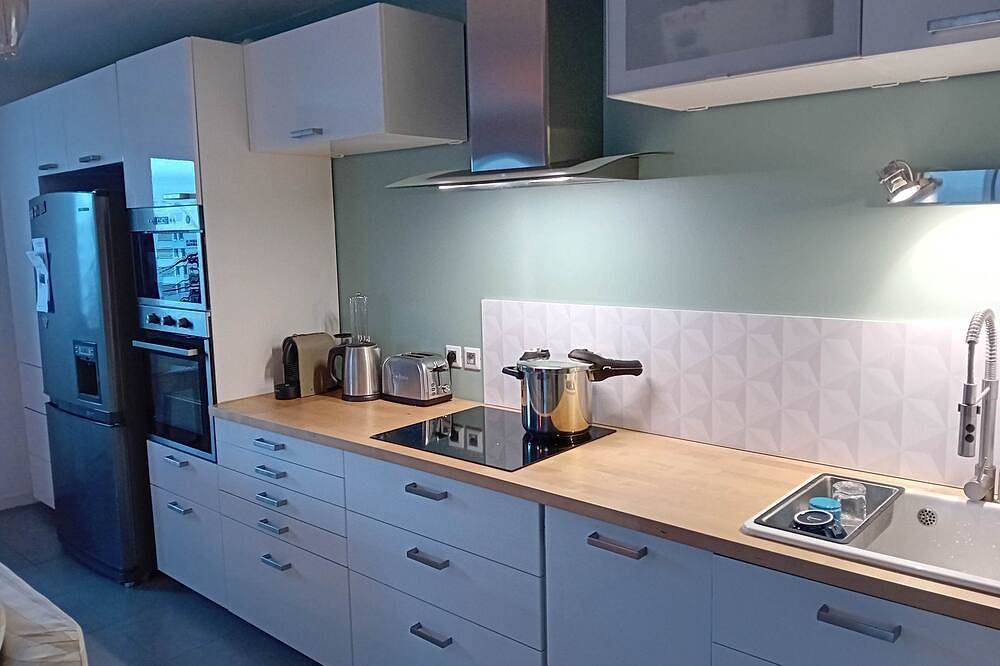 Appartement entier, T3 récent coquet hypercentre à 10 min Eurexpo,  bus et tram à proximité in Saint-Priest, Lyon et ses environs