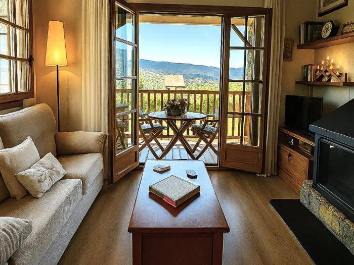 Gîte pour 7 personnes, avec terrasse à Sainte-Léocadie - 2