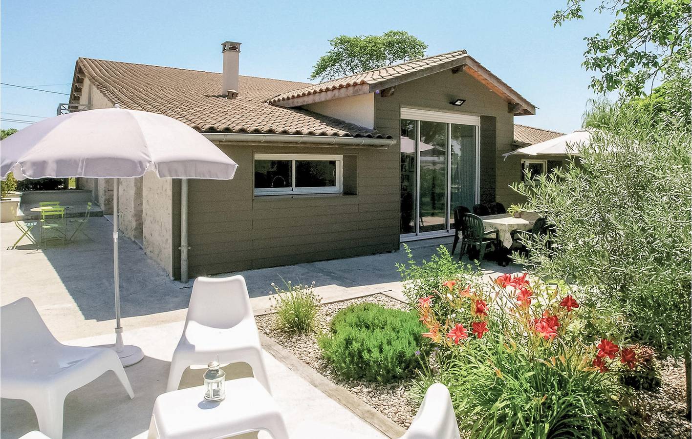 Appartement familial avec piscine et jardin in Saint-Aubin-de-Cadelech, Périgord Pourpre
