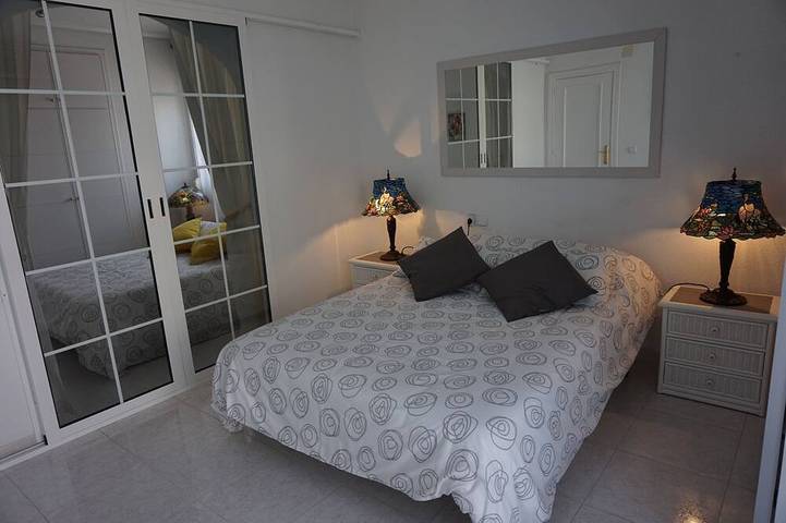 Location de vacances pour 6 personnes, avec balcon ainsi que jardin et piscine dans Playa Flamenca - 2