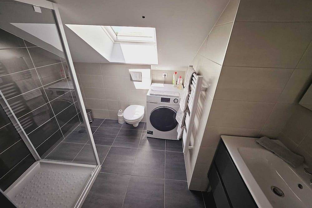 2 bedroom house near A11, Logis du Château Rouge in Mésanger, Valle del Loira