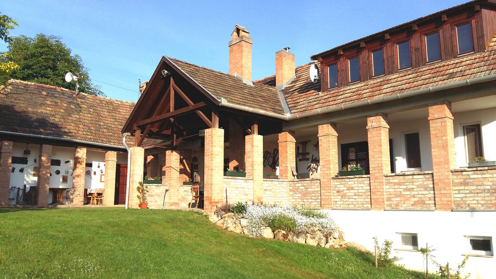 Ganze Wohnung, Kleines Dorf, kleines Gästehaus, Wein und Entspannung in der Weinregion Neszmély 7682 in Dunaszentmiklós, Kleingebiet Totis