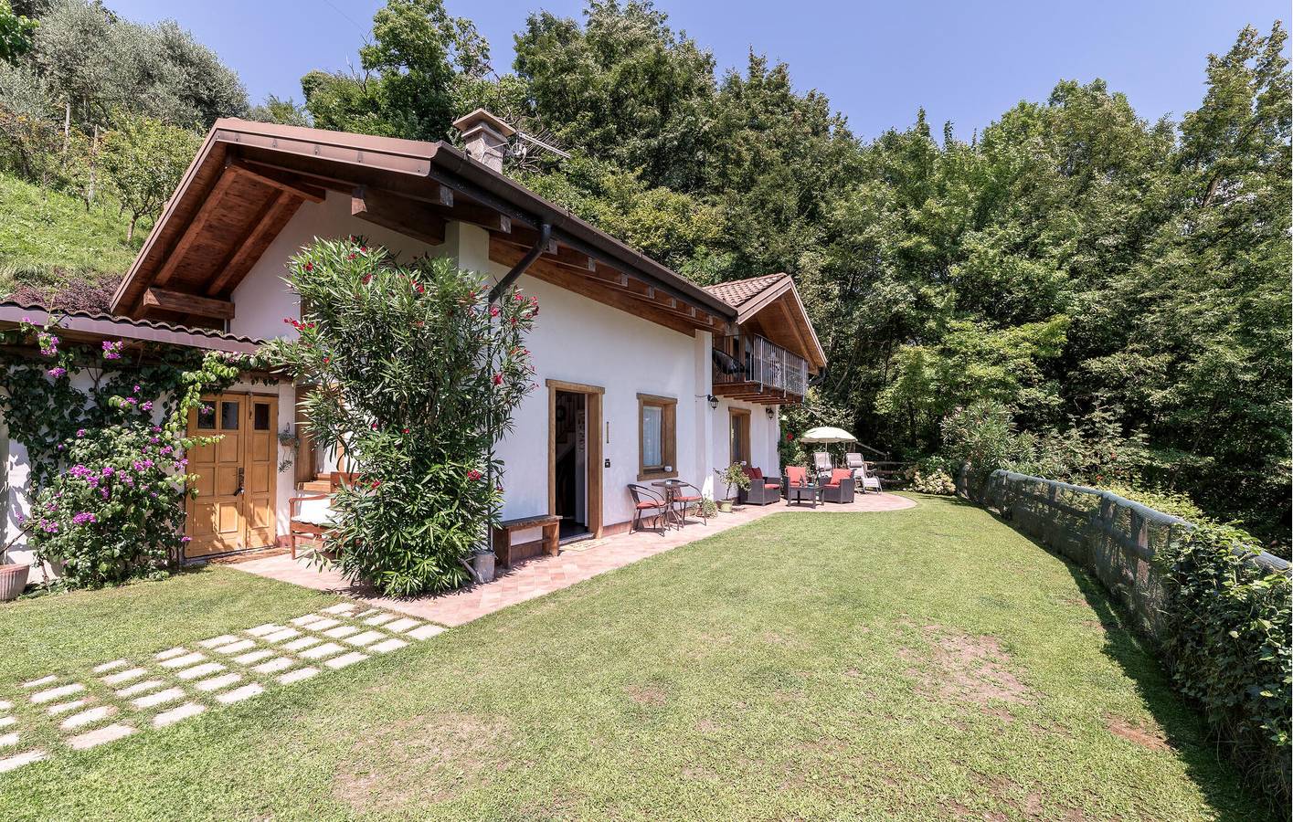 Escapada junto al lago con hoguera in Bagolino, Montañas Garda