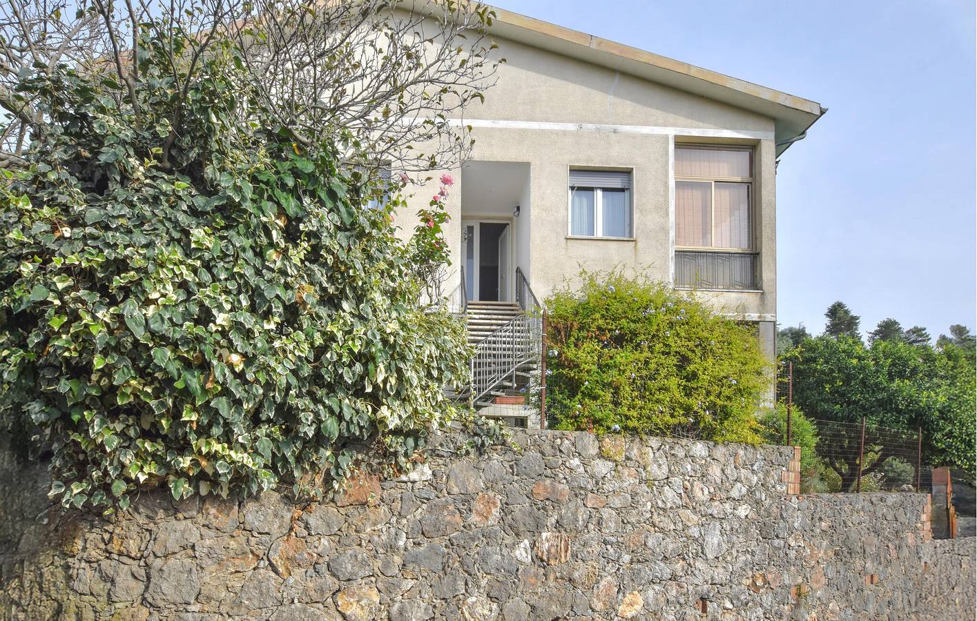 Cozy Apartment with WiFi, AC & Parking, Terrace, Garden - Near Restaurants & River in Camaiore, Italian Riviera