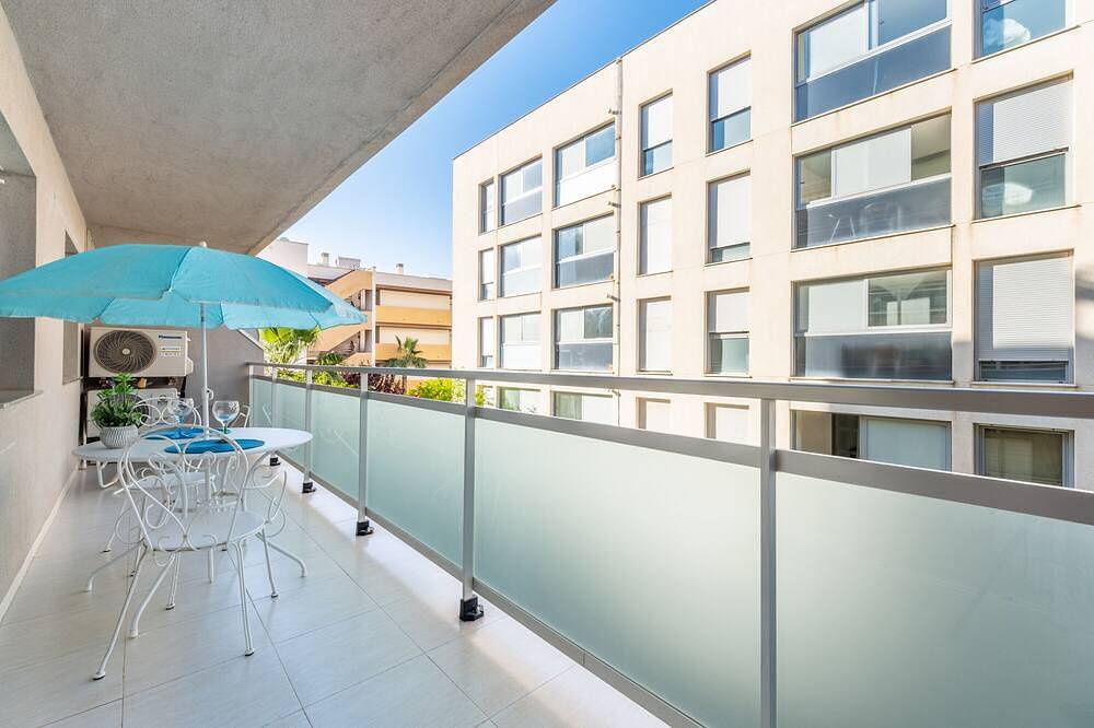 Apartamento entero, Apartamento \"Elsa's Rotonda\" cerca del mar con piscina compartida y Wi-Fi in Cabo Roig, Costa Blanca