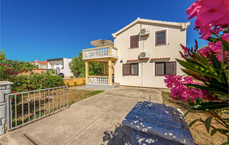 Ferienwohnung für 6 Personen, mit Terrasse in Vrsi - 2