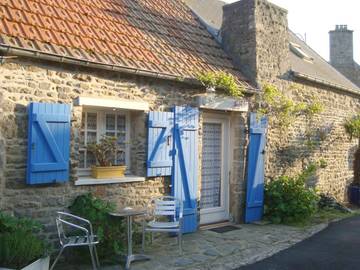 Gîte pour 4 personnes, avec piscine et jardin à Surtainville