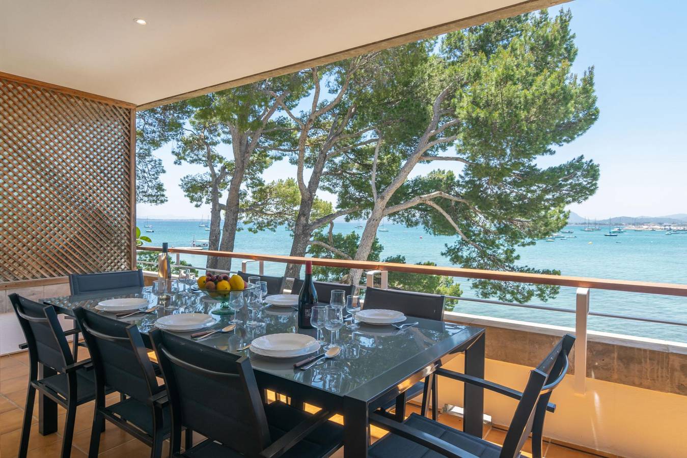 Entire holiday apartment, Ed. Bellveure 2º B (Duplex) - Fantastic apartment on the seafront. Free Wifi. in Port de Pollença, Pollença