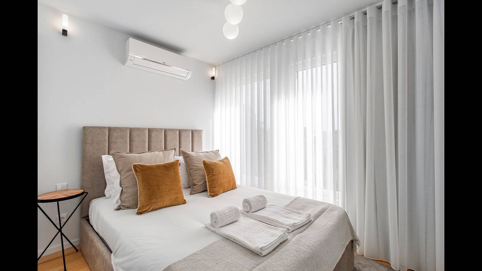 Appartamento intero, Stunning 2Br Apartment w/ Terrace by Lovelystay in Santo Ildefonso, Porto