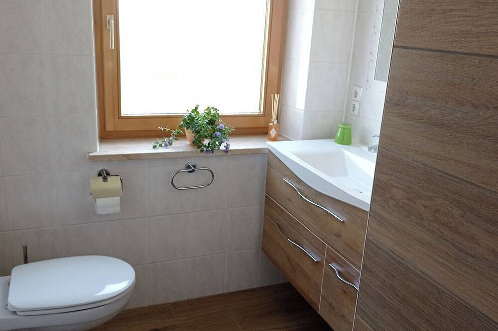 Ganze Wohnung, Ferienwohnung (80 m²) m. herrlichem Panoramablick zw. Schliersee u. Tegernsee in Hausham, Alpenland Tegernsee Schliersee