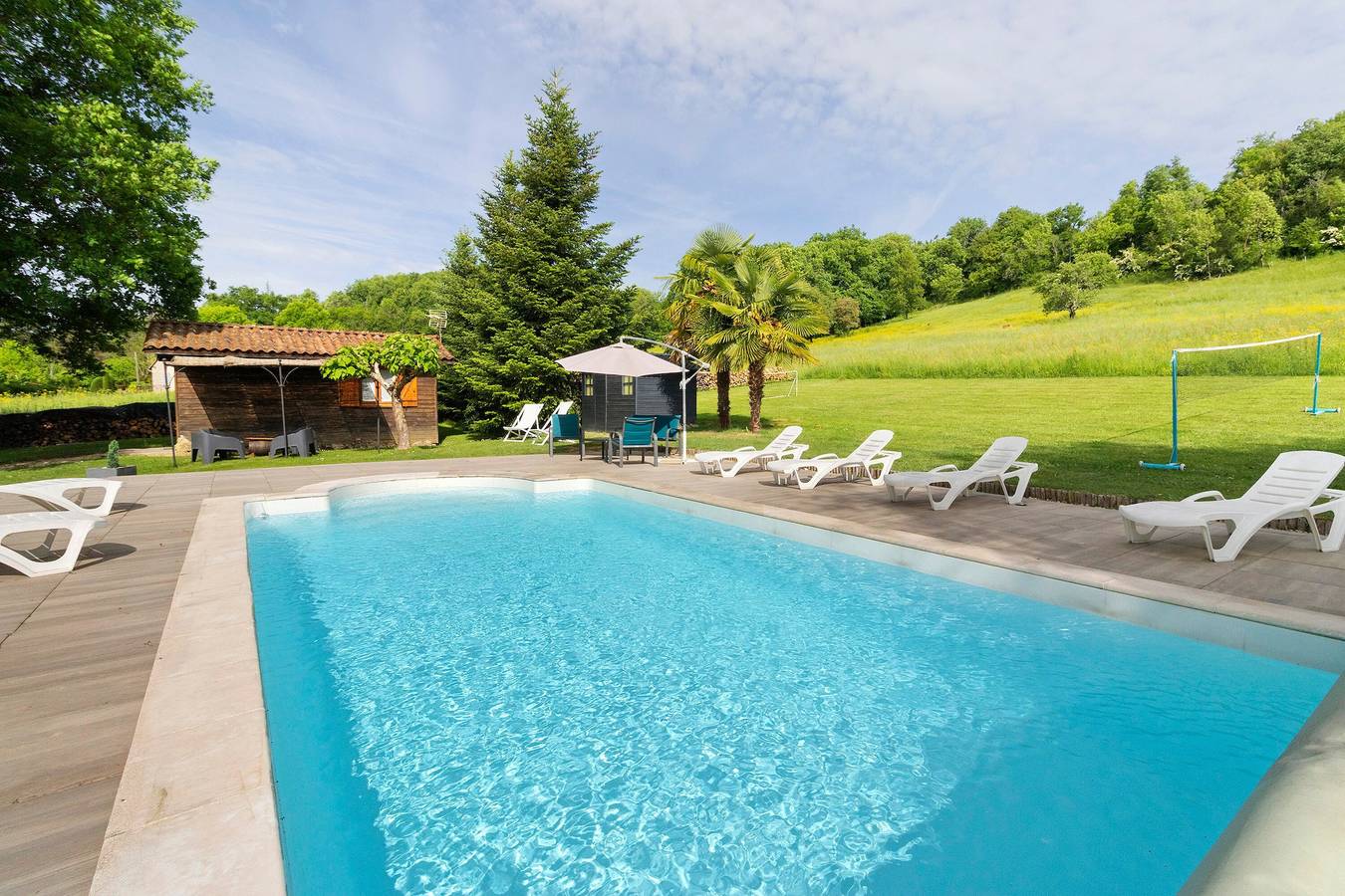 Gîte « Le Séchoir Numéro Deux » avec piscine partagée, Wi-Fi et climatisation in Les Quatre-Routes-du-Lot, Lot