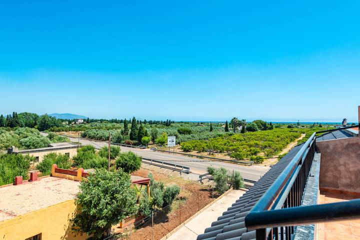 Gîte pour 8 personnes, avec balcon, animaux acceptés à Cabanes - 2