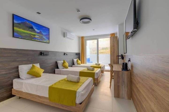 Apartamento inteiro, Yellow 7: Studio Apartment in St. Julian's in San Giljan, Ilha de Malta