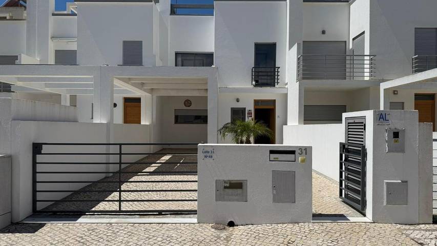 Casa de férias para 7 pessoas, com jardim e vista e ainda piscina na Praia da Lota