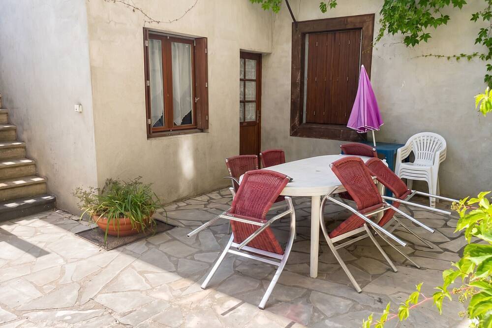 Entire apartment, Homerez - Studio - Néris-les-Bains in Néris-les-Bains, Montluçon region