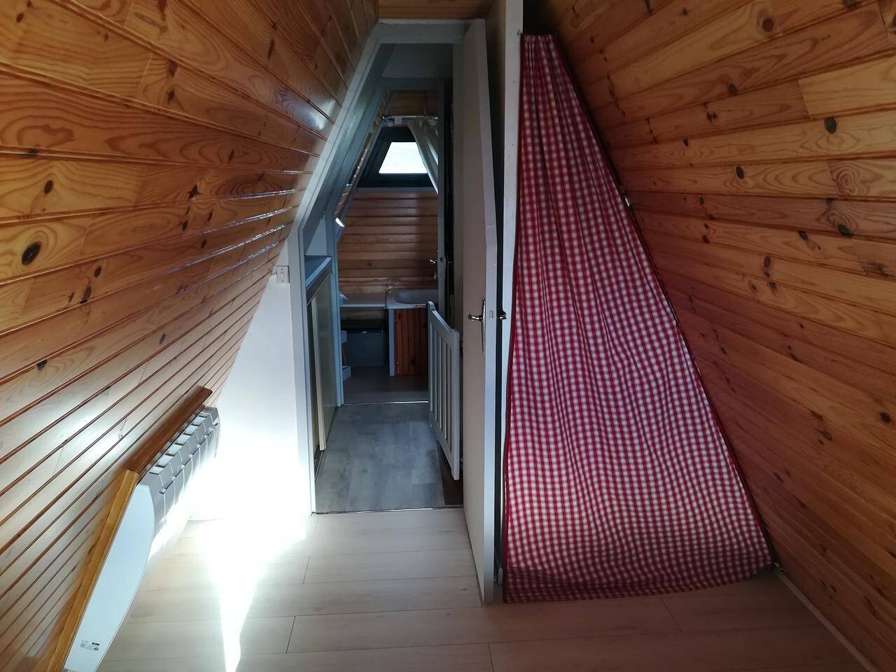Chalet 'Les Angles' with Lake View, Private Terrace and Garden in Les Angles, Parc naturel régional des Pyrénées catalanes