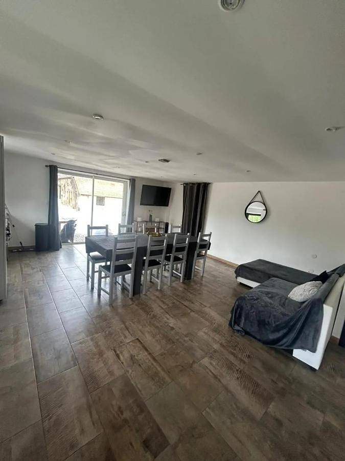 Gîte pour 4 personnes, avec Terrasse et Jardin à Curgy